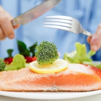 losos krožnik prehranjevanje