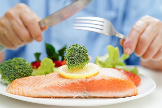 losos krožnik prehranjevanje