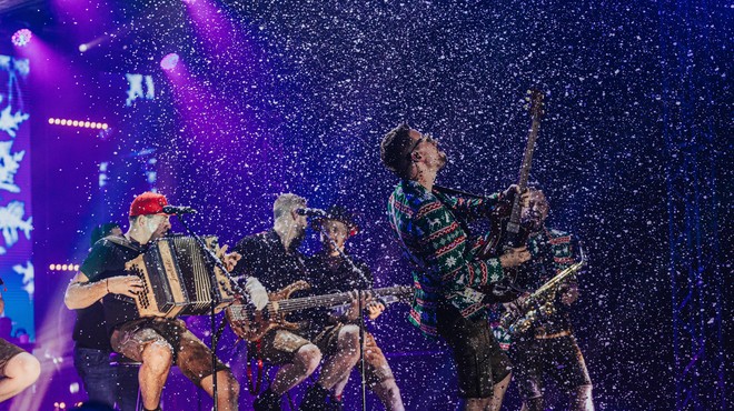 Glasbeno-božični spektakel v prestolnici: skupina Fehtarji na odru z več gosti (FOTO) (foto: Žan Zajc)