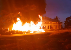 Huda eksplozija tovornjaka cisterne vzela več kot 40 življenj, od nekaterih je ostal le pepel (VIDEO)