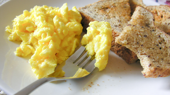 Največja napaka pri peki umešanih jajc, zaradi katere okus ni tako dober kot v restavraciji (foto: Profimedia)