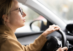 Način vožnje pove veliko o vas: položaj rok na volanu razkriva vaše navade in karakter