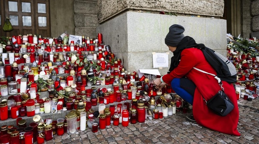 Češka še vedno žaluje: univerza v Pragi ostaja zaprta vsaj do konca januarja (foto: Profimedia)