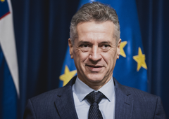 Golob po ločitvi v roke dobil podjetje, ki proizvaja elektriko (na leto ima okoli 100.000 evrov dobička)