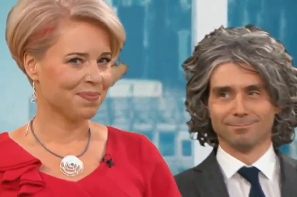 Urška Klakočar Zupančič v nikdar videnem prizoru: "Pa kdo si ti?! Si stric iz ozadja? Butasto izgledaš!" (VIDEO) (foto: Omrežje X)