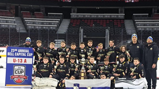 Neverjeten dosežek naših mladih hokejistov: v Kanadi so osvojili prestižni Bell Capital Cup (foto: HK Slavija Jr.)