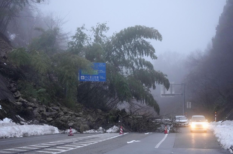 Razmere še vedno dramatične: reševanje pogrešanih v potresu ovirajo močne padavine (foto: Profimedia)