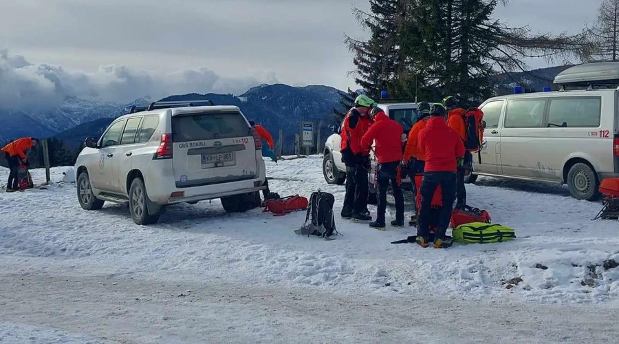 Incident v Bohinju: tri alpiniste odnesel kložasti plaz, posredovali so reševalci (foto: Facebook/Gorska reševalna služba Bohinj)