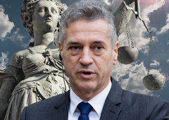 Sodniki in tožilci zaradi prenizkih plač na ulice: Robert Golob vztraja, da dogovora o plačni reformi ne morejo izpeljati