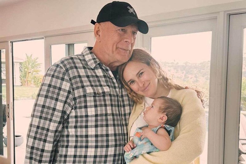 Bruce Willis s hčerko Runner in vnukinjo.