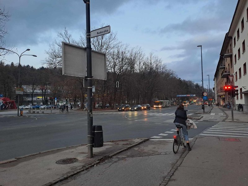 Pristojni so svarili, da bodo zastoji zaradi zaprtja Dunajske ceste na drugih vpadnicah v središče mesta. A Celovška cesta je bila to jutro bolj prazna kot po navadi.