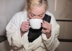 Boleče grlo in kašelj? Skuhajte si ta čaj (recept)