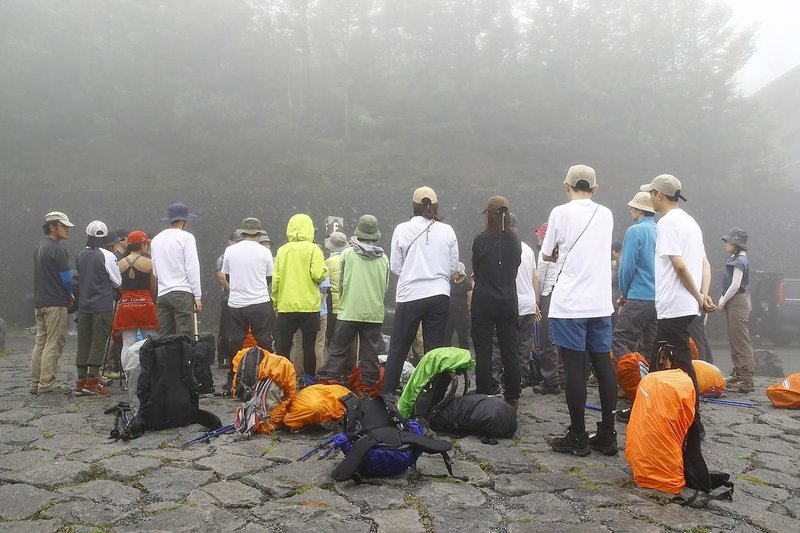 Množica turistov na gori Fudži.