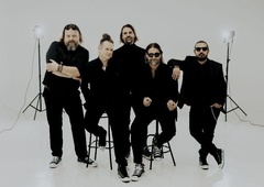 Hamo & Tribute 2 Love dvigajo roke s tega sveta