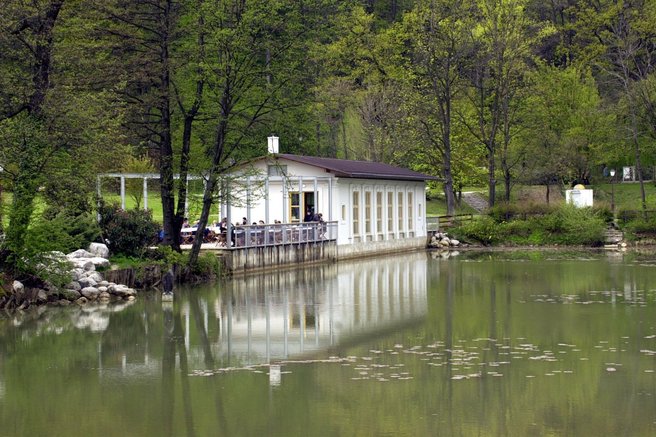 Meščani že močno pogrešajo stranišče in lokal v Tivoliju, občina končno podala nove informacije
