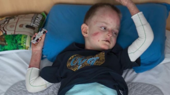 Slovenci smo stopili skupaj in rešili življenje: 4-letni deček Miloš s kruto boleznijo je prejel prvi odmerek zdravila (FOTO in VIDEO) (foto: Facebook/Društvo Viljem Julijan)