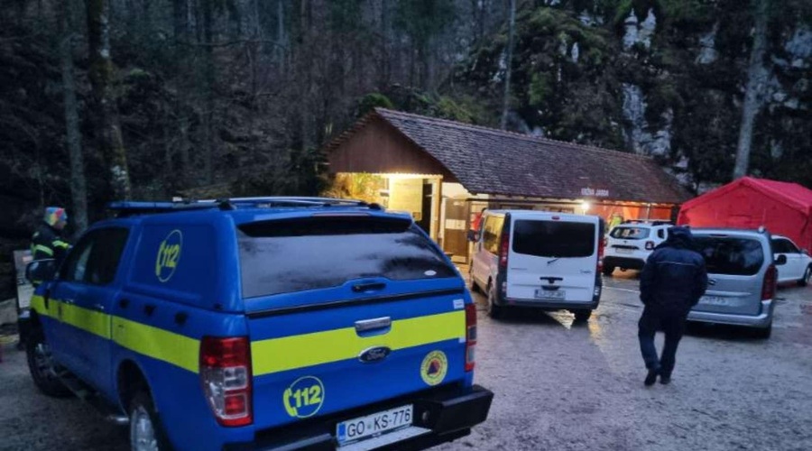 V Križni jami v soboto ostalo ujetih pet oseb (foto: Štab CZ za Notranjsko in Kras)
