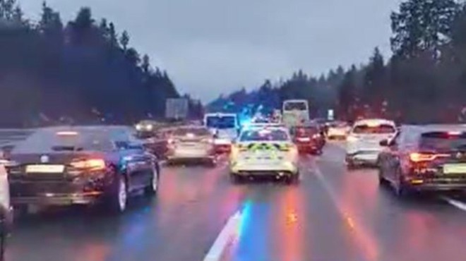 Slovenija stoji: zaradi vremenskega dogajanja in prometnih nesreč številne težave v prometu (foto: Facebook/Ustvarimo Reševalni PAS na avtocestah/posnetek zaslona)