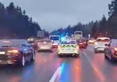 Slovenija stoji: zaradi vremenskega dogajanja in prometnih nesreč številne težave v prometu