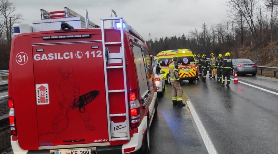 Na primorski avtocesti se je zgodila smrtna prometna nesreča (foto: Facebook/Ustvarimo Reševalni PAS na avtocestah)