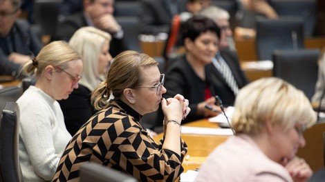 Golob zaupa ministrski kandidatki Mateji Čalušić: kako je prišlo do napake v njeni izobrazbi?