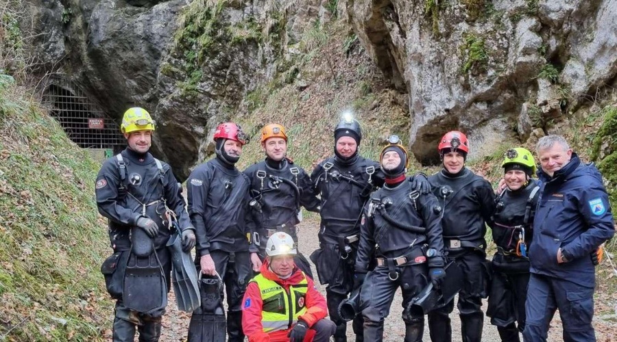 Uspelo jim je: iz Križne jame rešili vseh pet ujetih (foto: Facebook profil Jamarska reševalna služba)