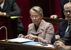 Odstopila je francoska vlada! (S premierko na čelu)