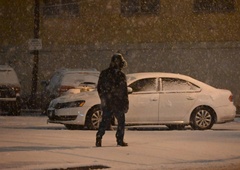 Zaradi burje razglasili rdeči alarm: močno sneženje ovira promet