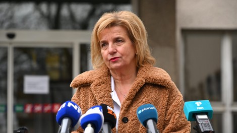 Zaradi zasedenosti UKC Ljubljana so bolniki kar na hodnikih (kaj je zapolnilo kapacitete?)