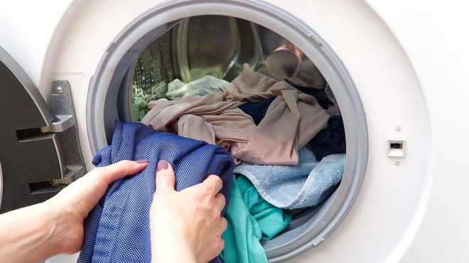 Med perilo v pralnem stroju dodajte to rastlino (vaša oblačila bodo sveža kot še nikoli prej) (foto: Profimedia)
