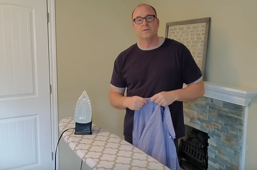 "Hvala, da si oče toliko ljudem!": 59-letnik milijonom deli življenjske nasvete, njegova zgodba je srce parajoča (foto: Youtube/Dad, how do I?/posnetek zaslona)