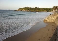 Kaj se dogaja?! Obala se utaplja v plastičnih delcih (znan je razlog, zakaj je to tako)