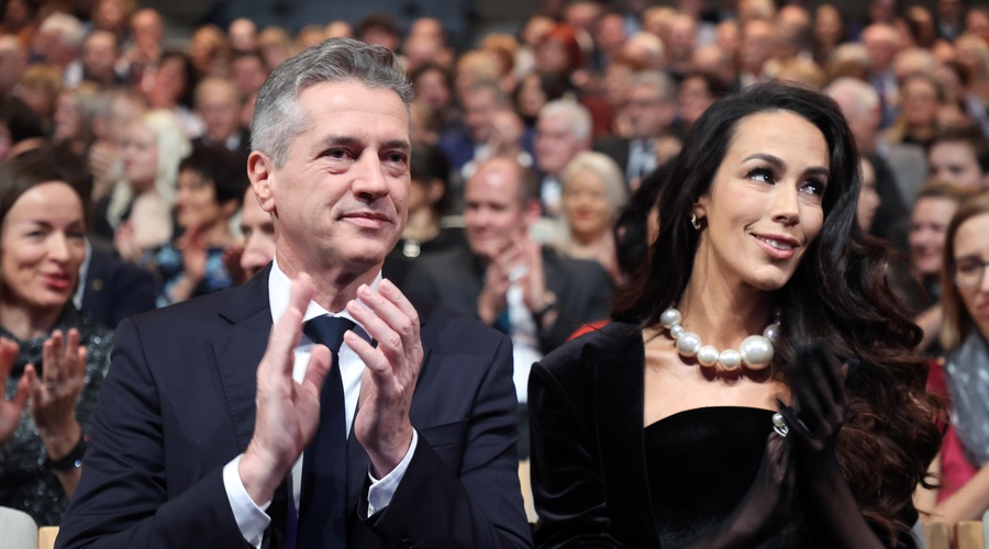 Drama sredi Ljubljane: tako je Tina Gaber branila Roberta Goloba (foto: Borut Živulović/BOBO)