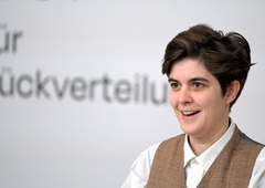 Ko imaš toliko denarja, da ne veš, kam z njim: dedinja bo razdala 25 milijonov evrov