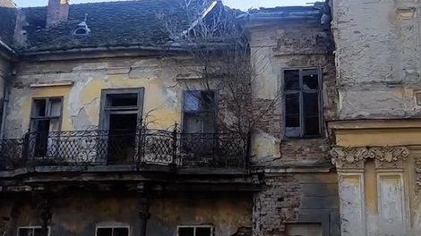 dvorec, propada, ruševine