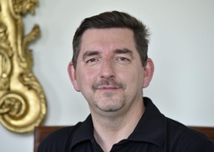 Pirc Musarjeva za N1 o mesečnem nadomestilu, ki ga prejema njen mož: "Ali na tej poziciji želite kralja ulice?"