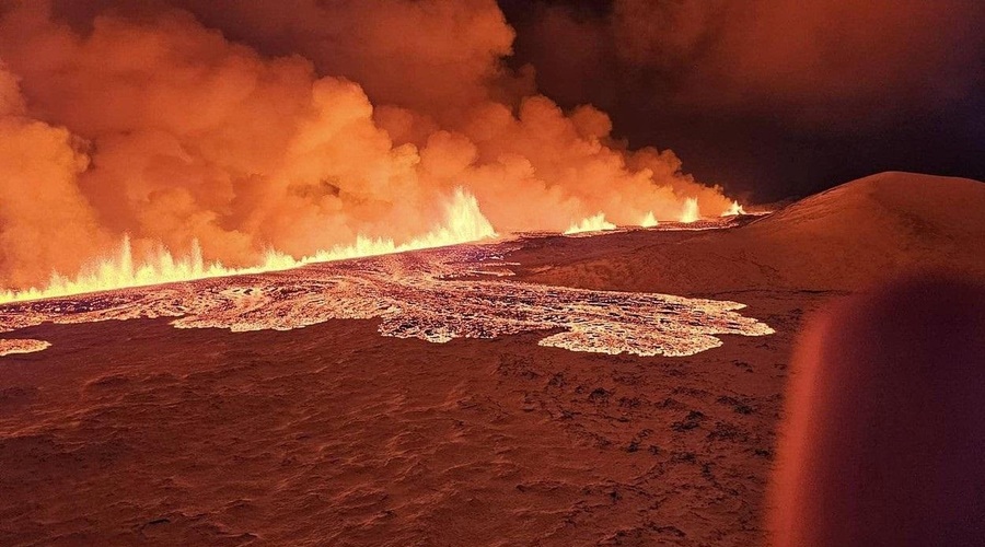 Grozljive razmere na Islandiji, lava dosegla hiše in se razliva po ulicah (VIDEO) (foto: Profimedia)