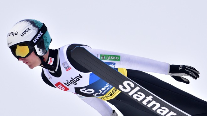 Še en velik uspeh slovenskih skakalcev: Maksim Bartolj prvič v karieri na zmagovalni oder (foto: Profimedia)