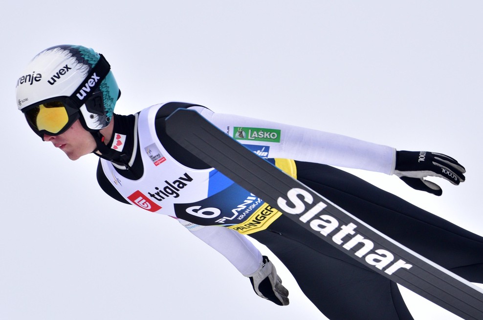 Še en velik uspeh slovenskih skakalcev: Maksim Bartolj prvič v karieri na zmagovalni oder (foto: Profimedia)
