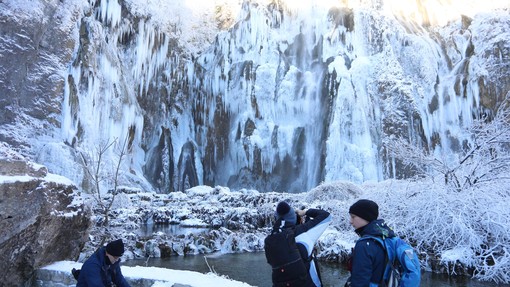 Osupljivi zimski prizori čisto blizu nas, turisti se niso mogli nagledati ledenega kraljestva (FOTO)