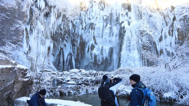 Osupljivi zimski prizori čisto blizu nas, turisti se niso mogli nagledati ledenega kraljestva (FOTO) (foto: Kristina Štedul Fabac/Pixel/Bobo)