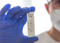 Strokovnjaki razkrivajo zastrašujoče napovedi: Covid-19? Še vsaj 40 let se bo dogajalo ...