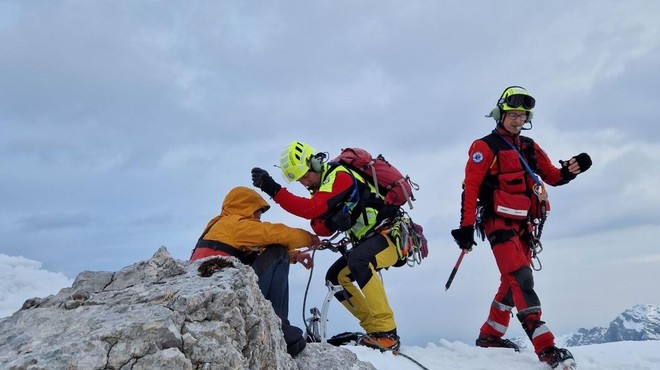 Reševalci morali večkrat posredovati v slovenskih gorah (dvakrat tudi s helikopterjem) (foto: Facebook/Gorska reševalna služba Kranj)