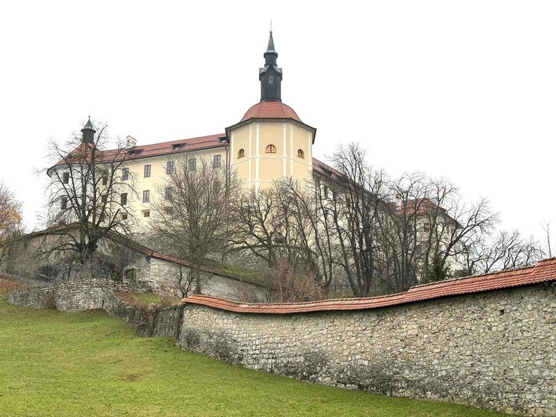 Kot navajajo zgodovinski zapisi, je bil grad ob potresu leta 1511 skoraj povsem porušen, a ga je škof Filip dal obnoviti.