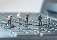 Črna stran moči: brutalni napadi na novinarje v avtoritarnih državah razkrivajo grozljive povezave med politiko in mediji