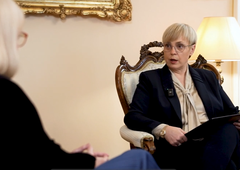 Prva gostja podkasta predsednice države pravi: "Ljudje nismo obsojeni na drvenje v prepad"