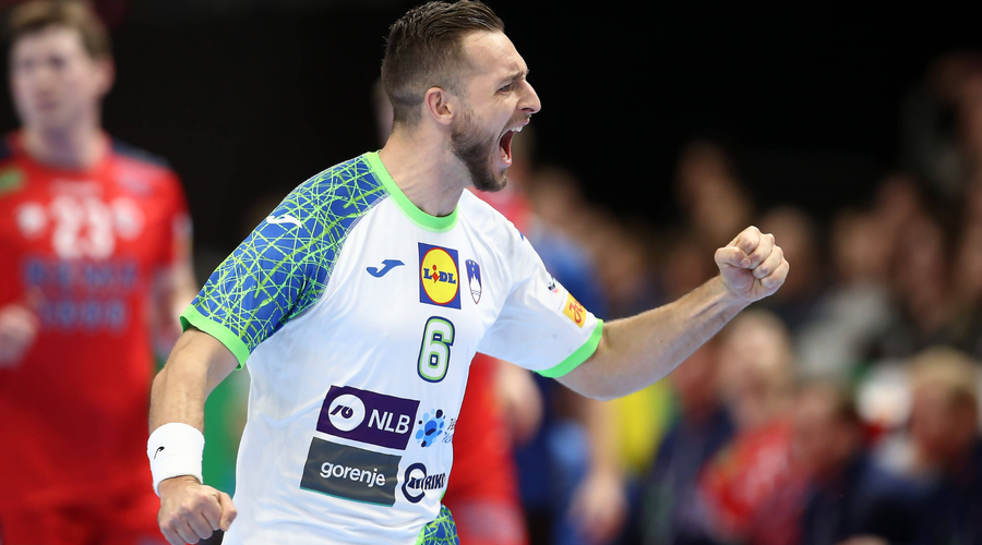 Slovenski rokometaši v napetem dvoboju porazili favorizirano Norveško in se prebili v drugi del evropskega prvenstva (foto: Profimedia)