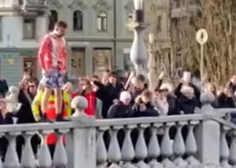 VIDEO: Priljubljeni radijski voditelj izpolnil obljubo in pred navdušeno množico skočil v ledeno Ljubljanico