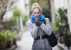 Kašelj pri covidu se po eni pomenljivi značilnosti razlikuje od kašlja pri prehladu ali gripi