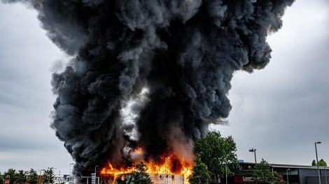 eksplozija dim ogenj